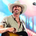 Country star Riley Green says he won’t leave Alabama farm for Nashville