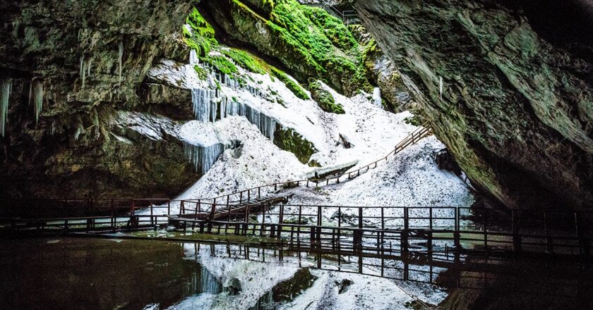 5,000-year-old bacteria from ice cave resistant to modern antibiotics