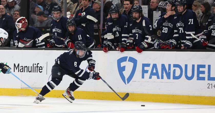 College hockey game suffers bizarre malfunction in overtime